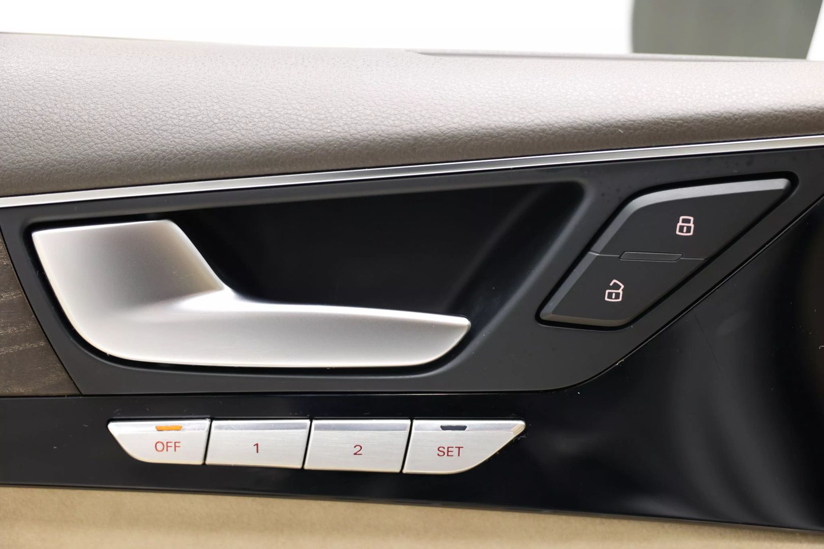 2015 Audi A8 - Image 12