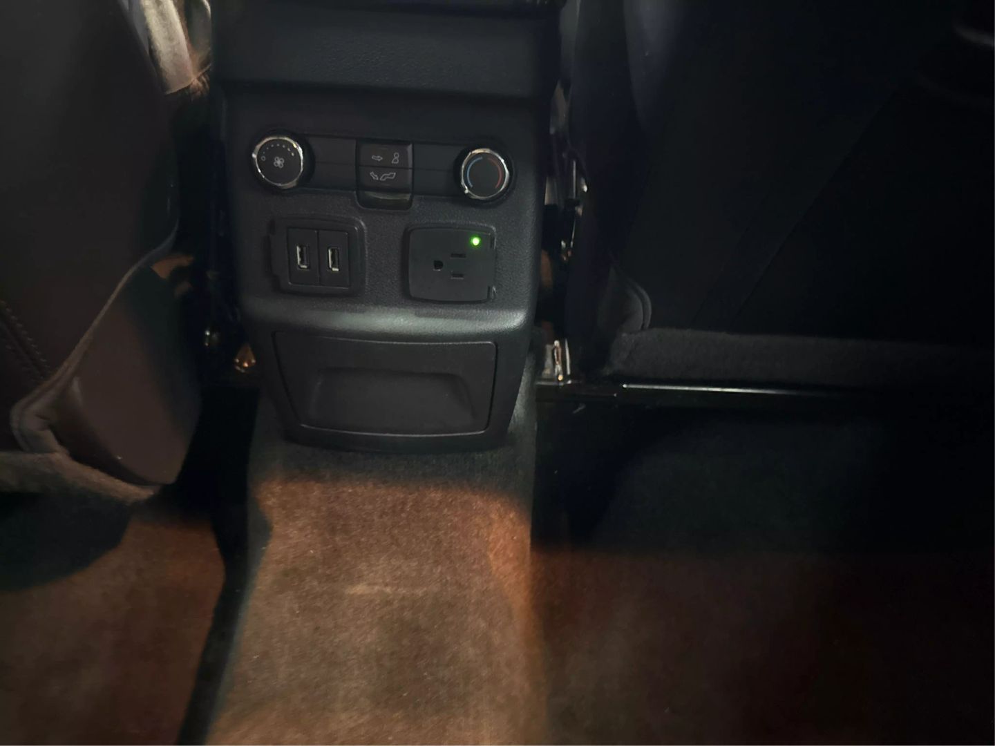2016 Ford Explorer - Image 32