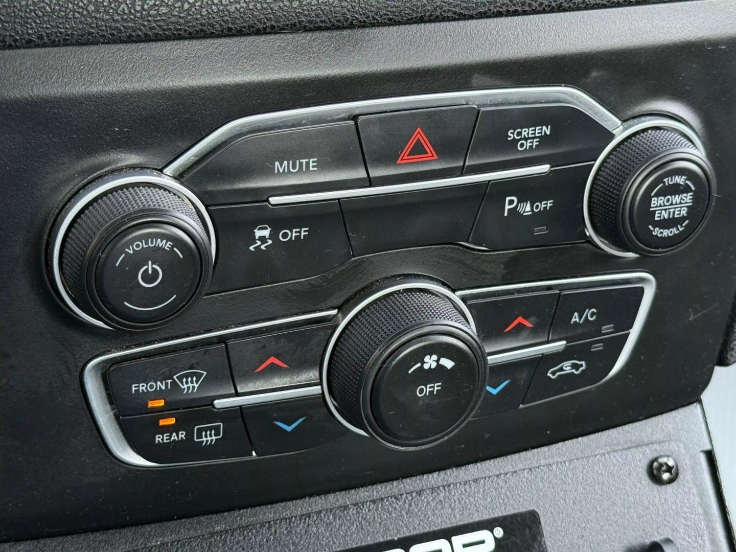 2021 Dodge Charger - Image 40