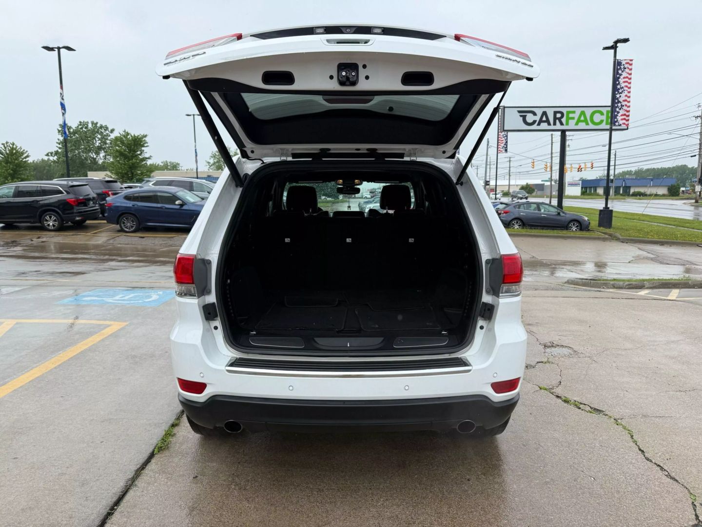 2019 Jeep Grand Cherokee - Image 11