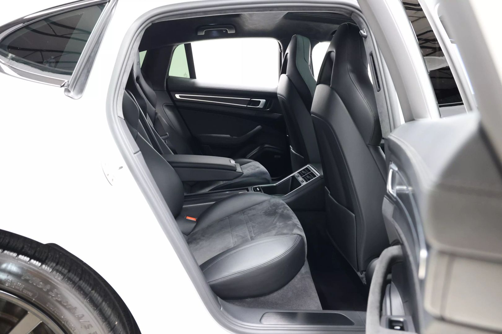 2020 Porsche Panamera - Image 78