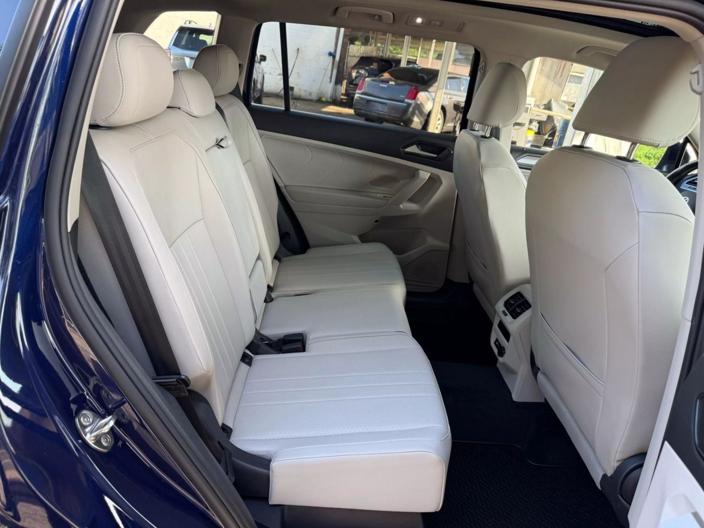2022 Volkswagen Tiguan - Image 22