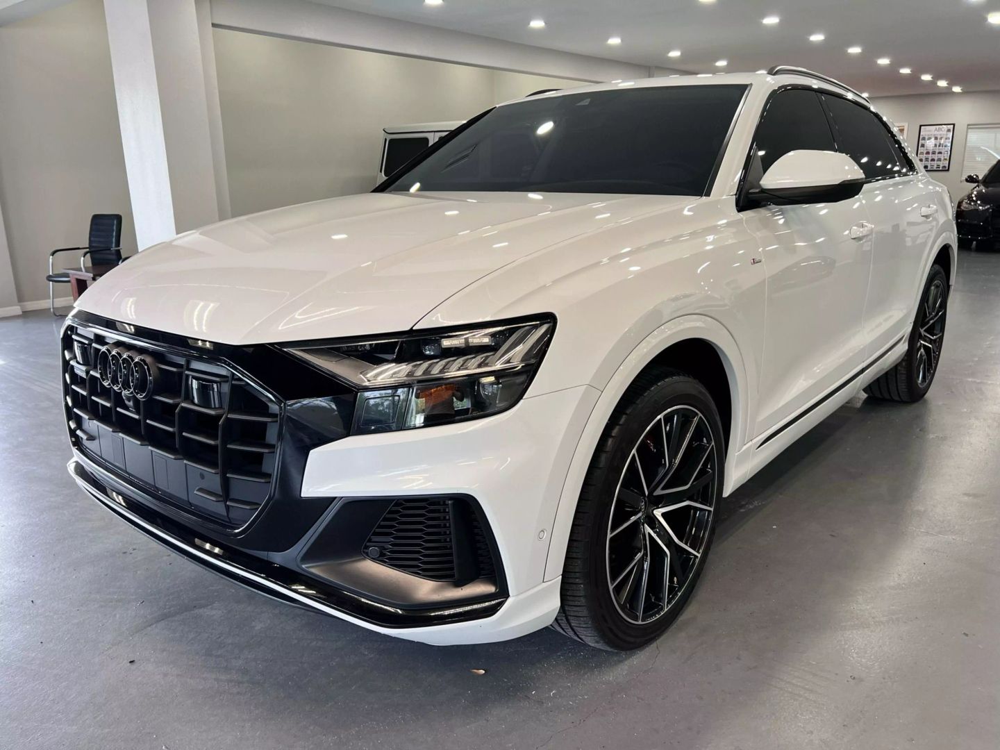 2021 Audi Q8 55 Tfsi Premium Plus Sport Utility 4d - Image 3