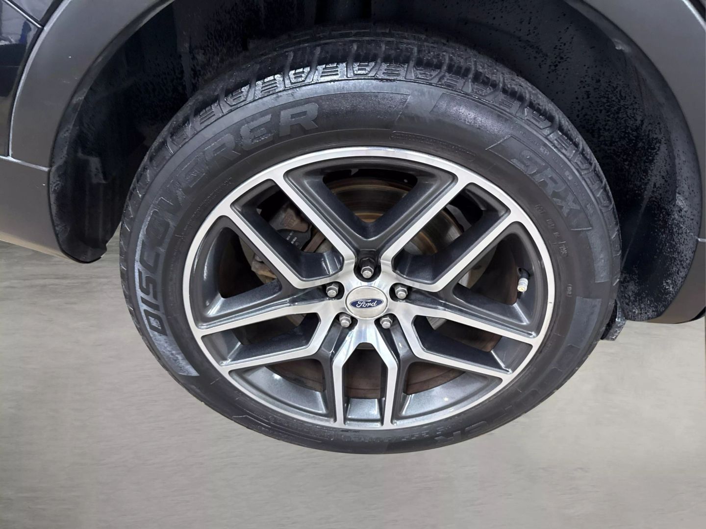 2016 Ford Explorer - Image 16