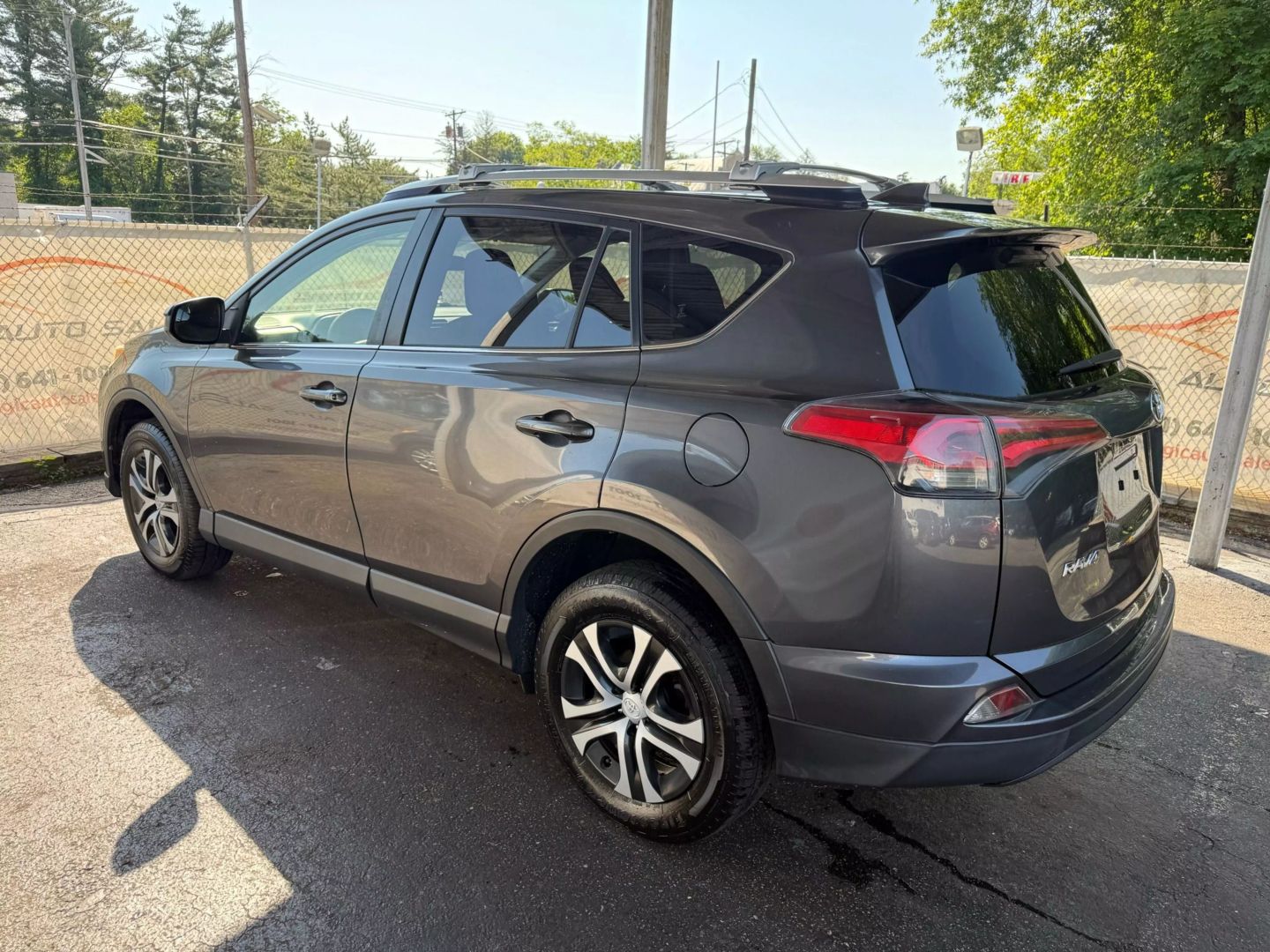 2016 Toyota Rav4 - Image 13
