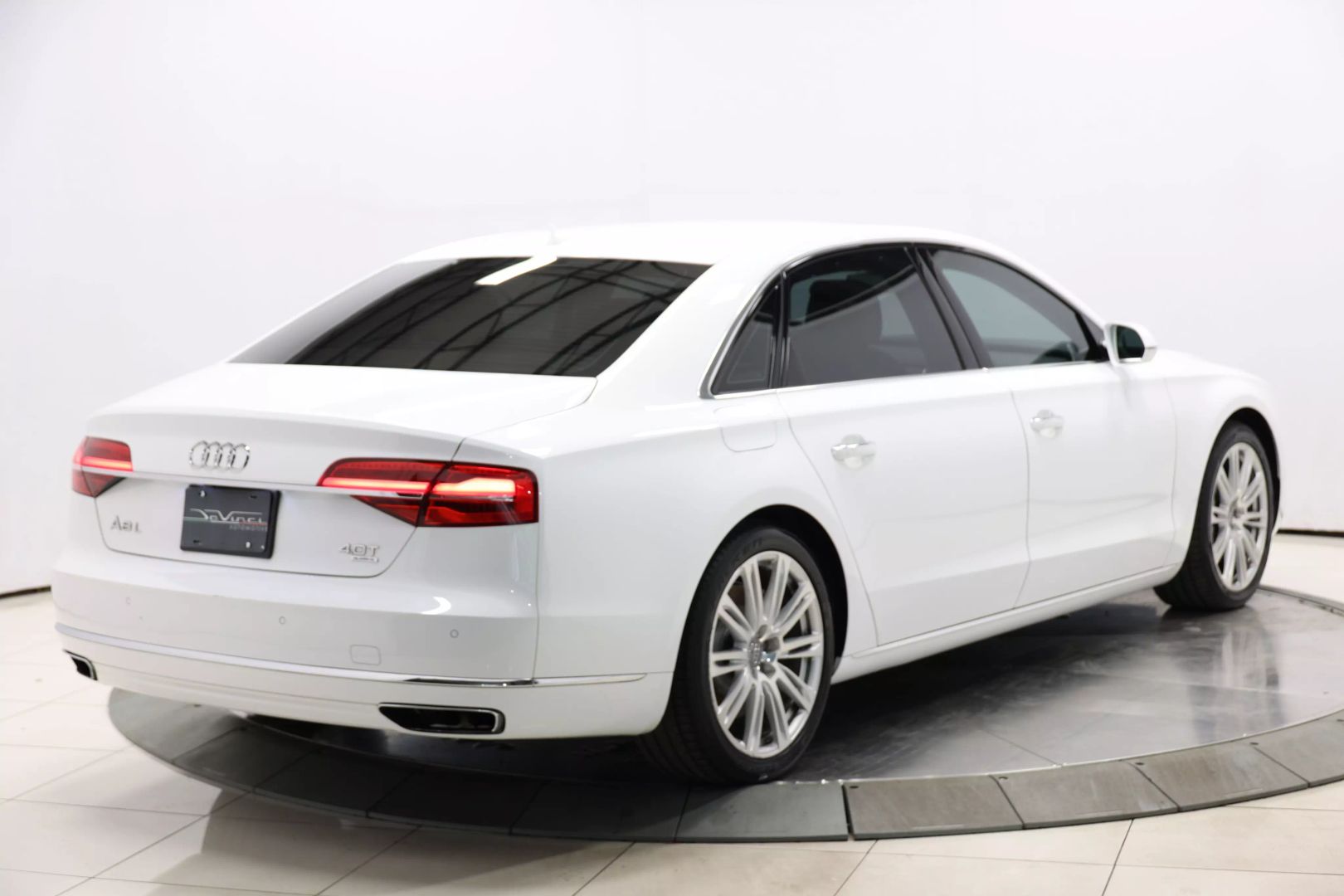 2015 Audi A8 - Image 4