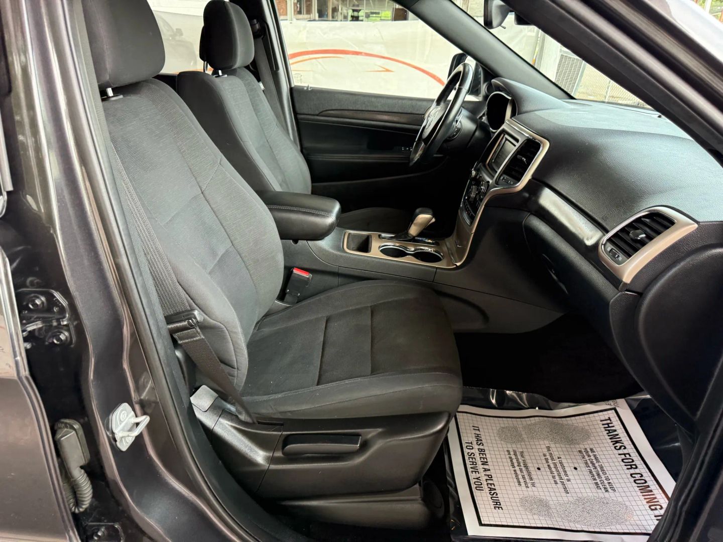 2017 Jeep Grand Cherokee - Image 25