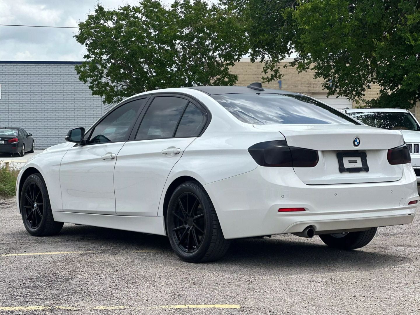 2017 Bmw 3 Series - Image 4