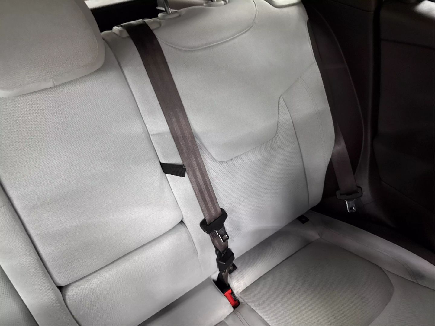 2015 Jeep Renegade - Image 30