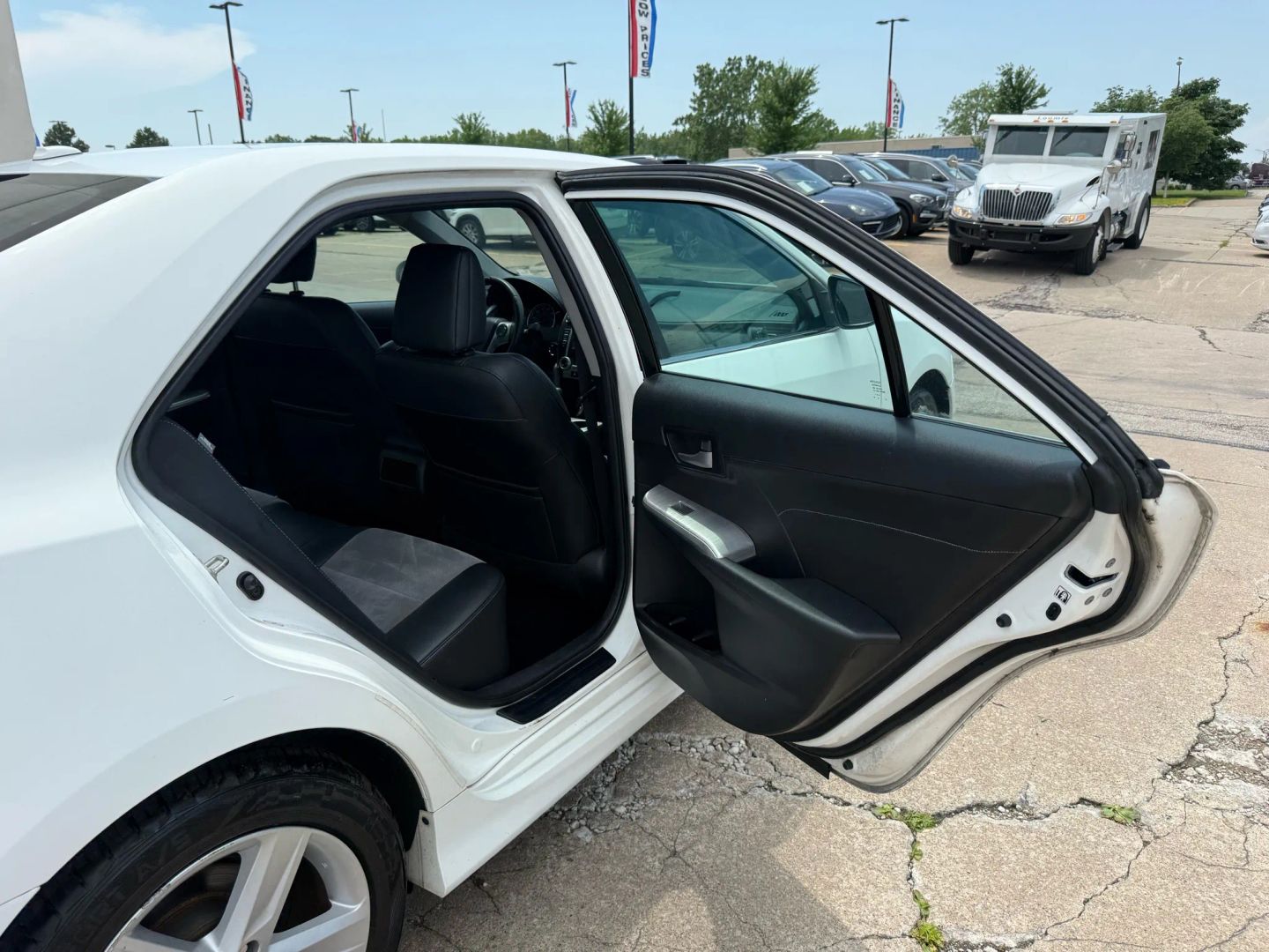2013 Toyota Camry - Image 22