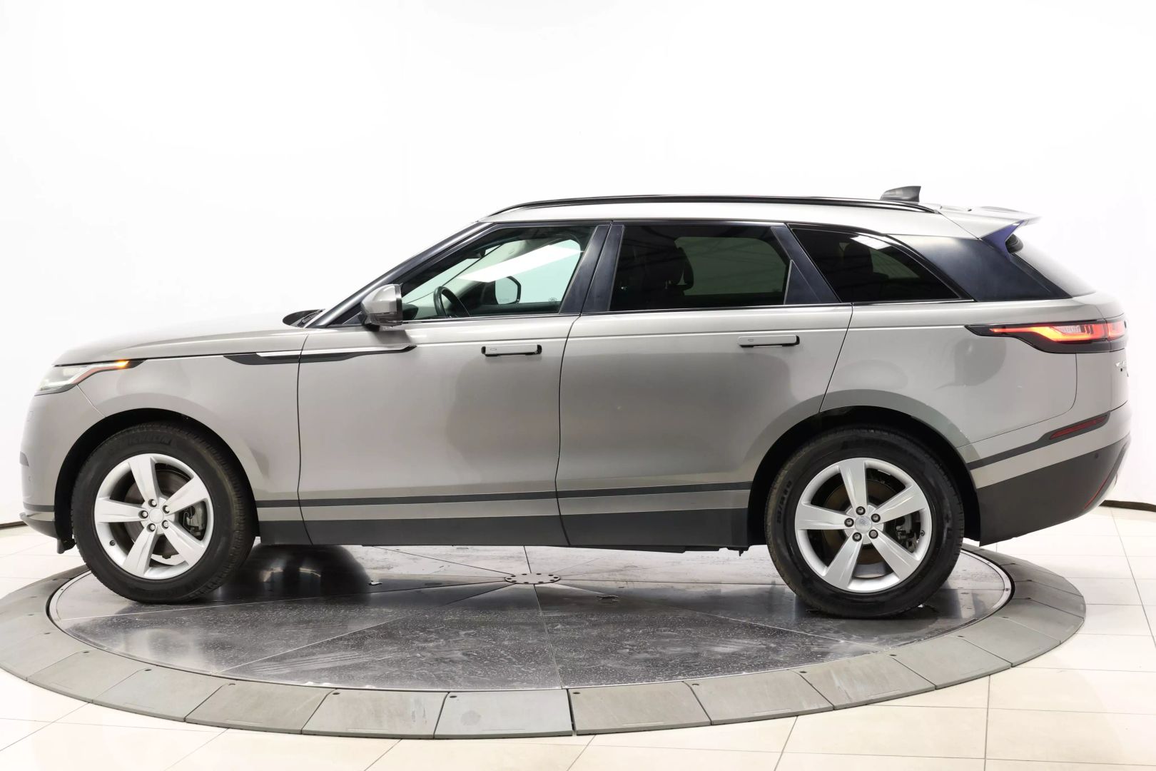 2019 Land Rover Range Rover Velar - Image 6