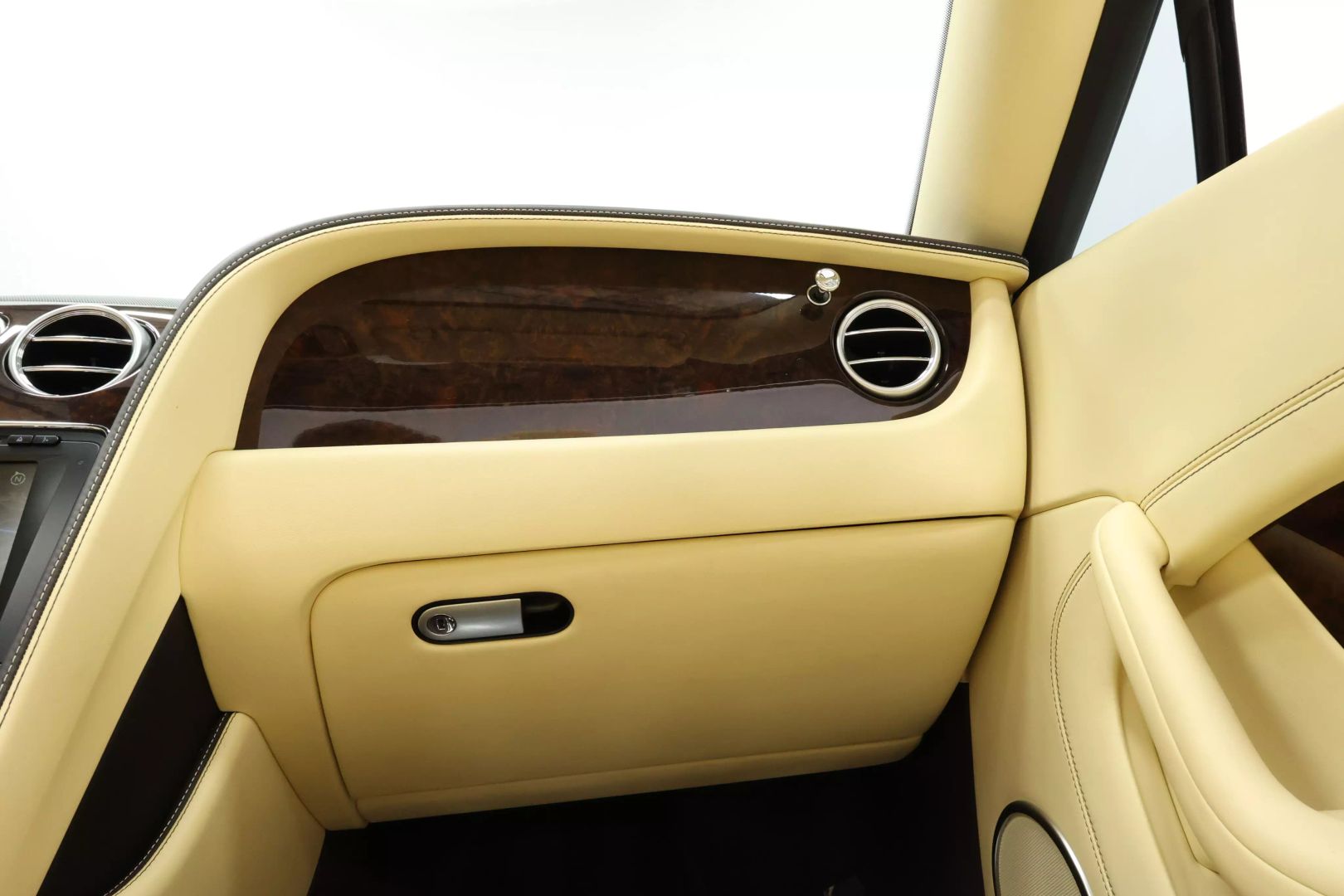 2016 Bentley Continental - Image 86