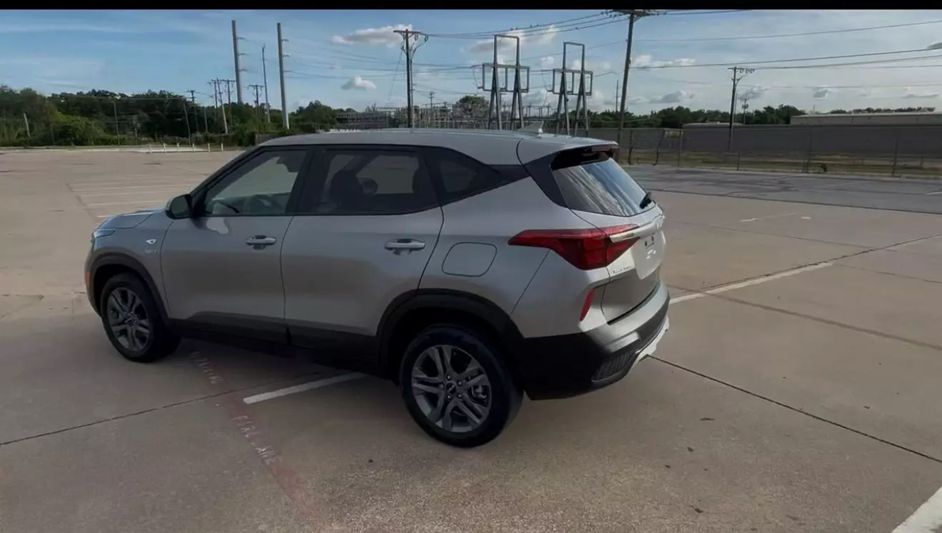 2023 Kia Seltos - Image 5