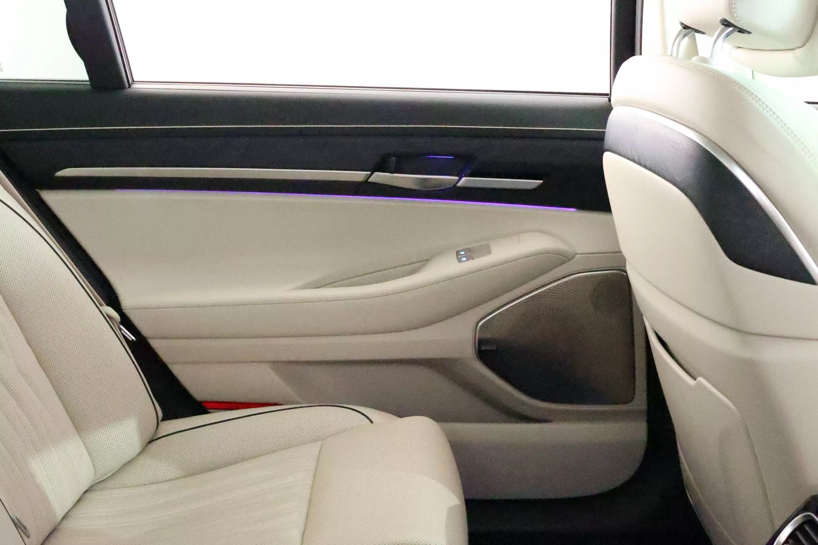 2020 Genesis G90 - Image 116