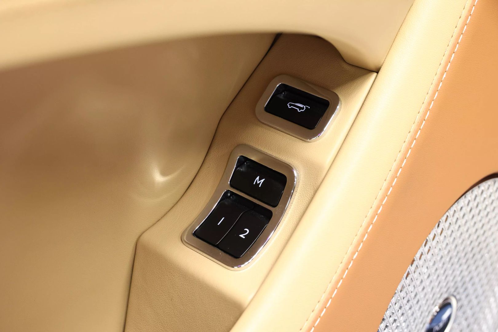 2023 Bentley Bentayga Ewb - Image 12