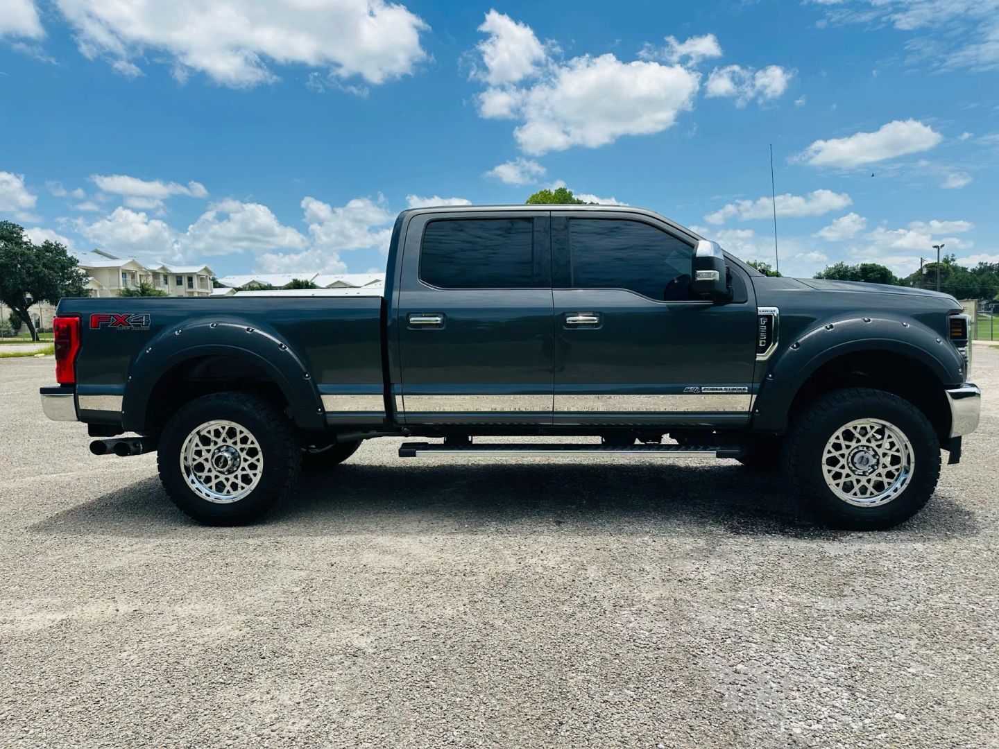 2017 Ford F250 Super Duty Crew Cab - Image 5