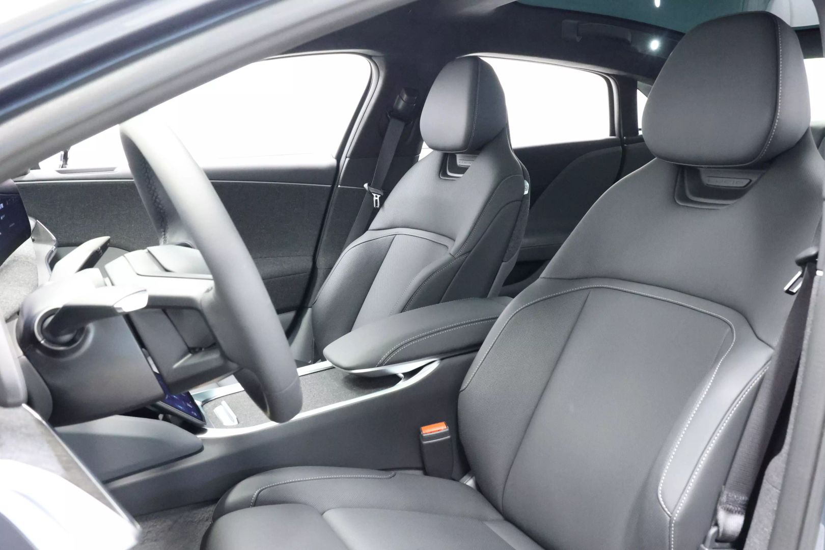 2025 Lucid Air - Image 13