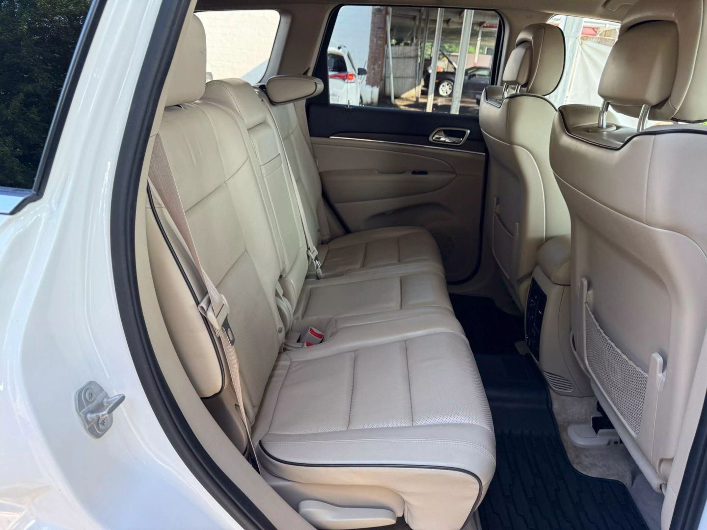 2015 Jeep Grand Cherokee - Image 22