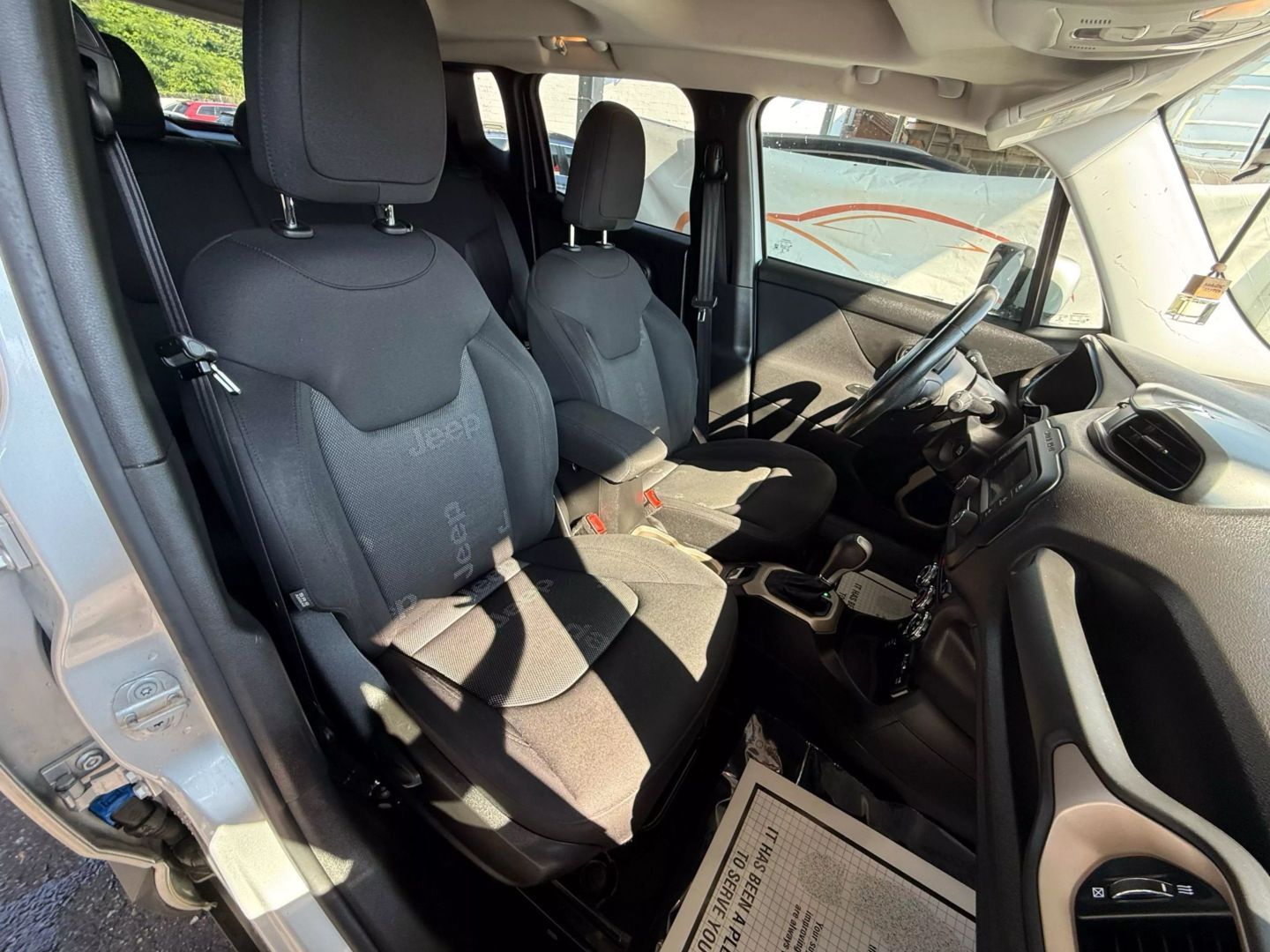 2016 Jeep Renegade - Image 26