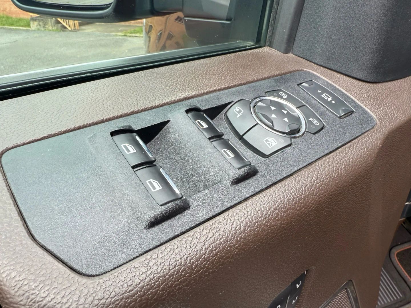 2020 Ford F250 Super Duty Crew Cab - Image 13