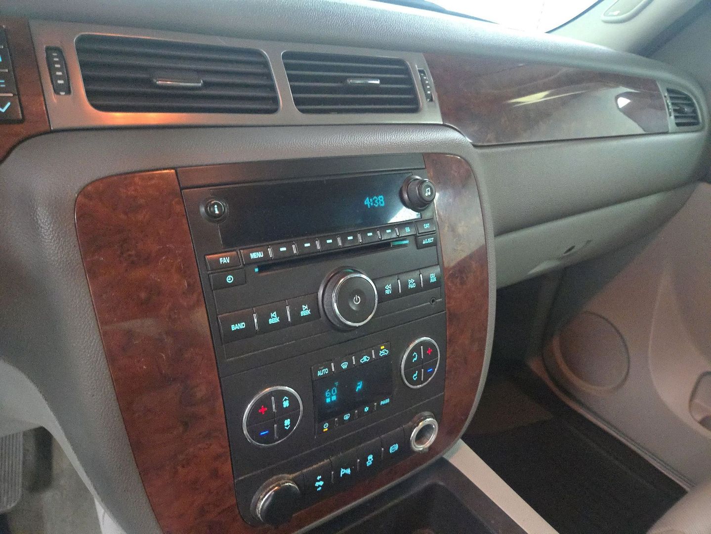 2012 Chevrolet Silverado 3500 Hd Crew Cab - Image 21