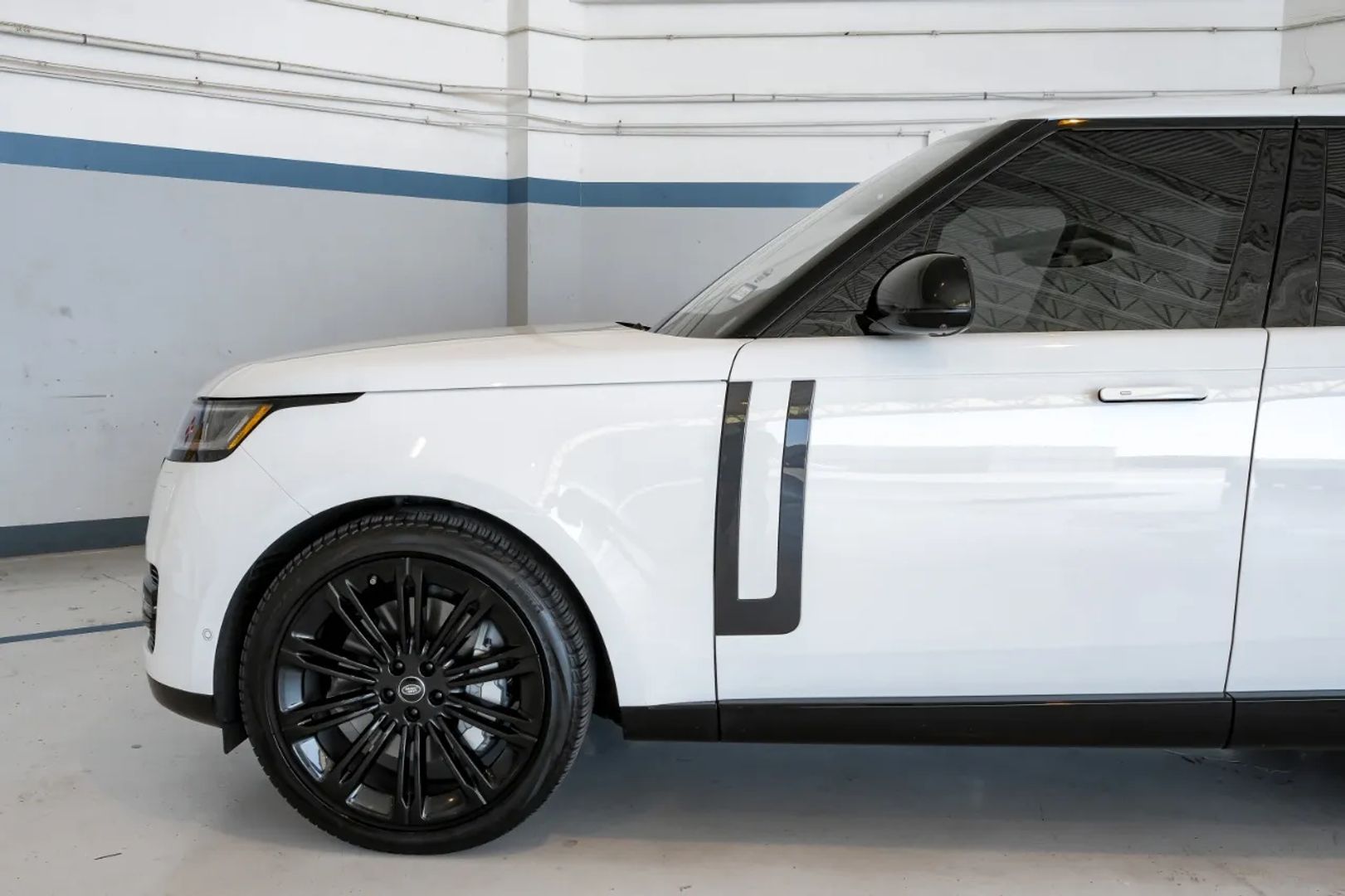 2024 Land Rover Range Rover - Image 13