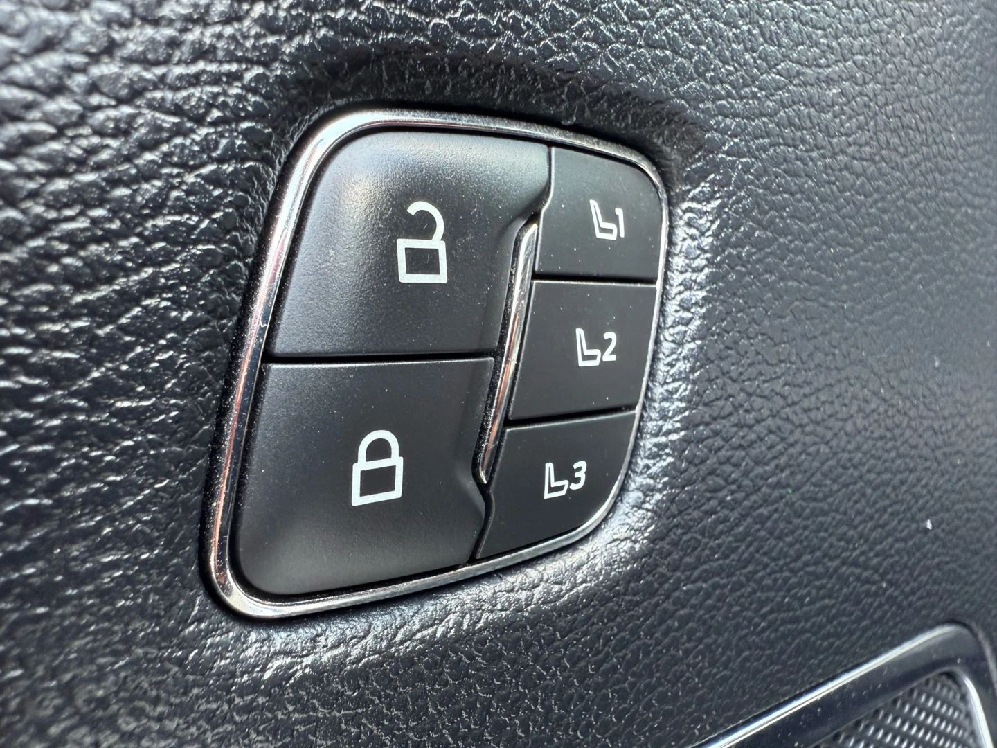 2020 Ford F250 Super Duty Crew Cab - Image 13