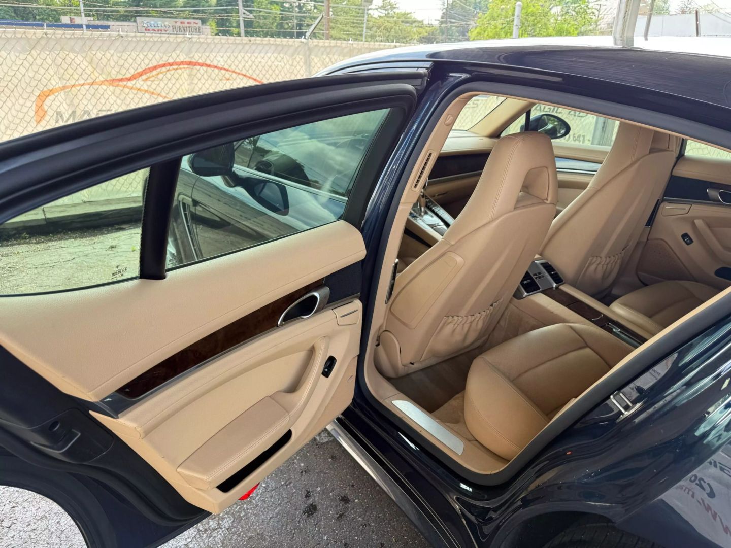2015 Porsche Panamera - Image 17