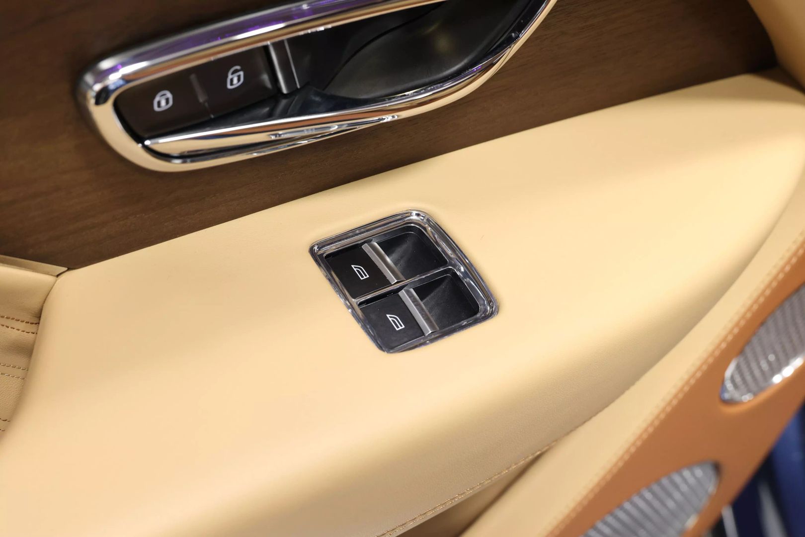 2023 Bentley Bentayga Ewb - Image 49