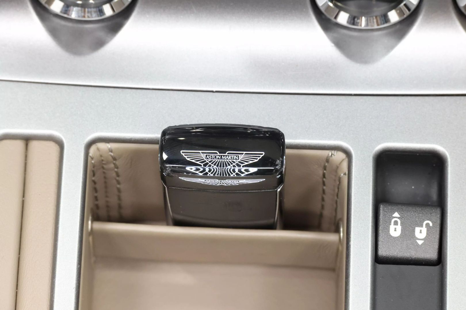 2015 Aston Martin Db9 - Image 35