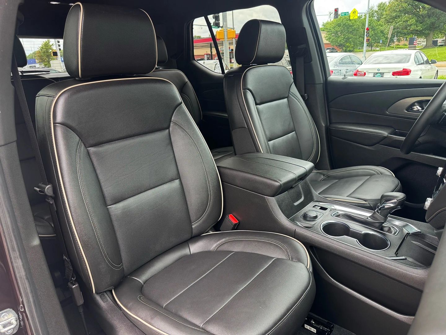 2023 Chevrolet Traverse - Image 21