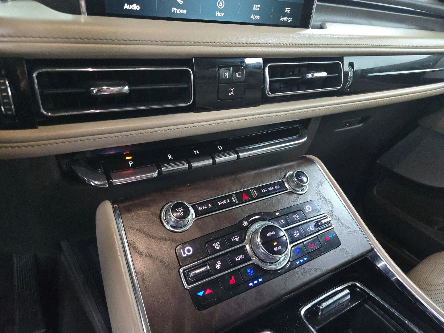 2020 Lincoln Aviator - Image 26