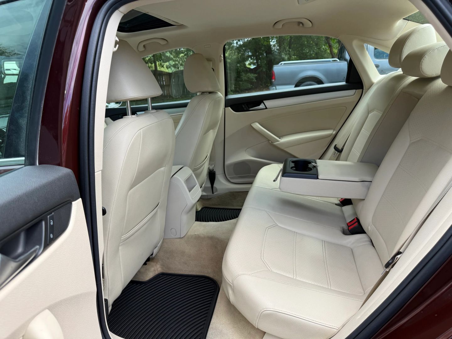 2012 Volkswagen Passat - Image 12
