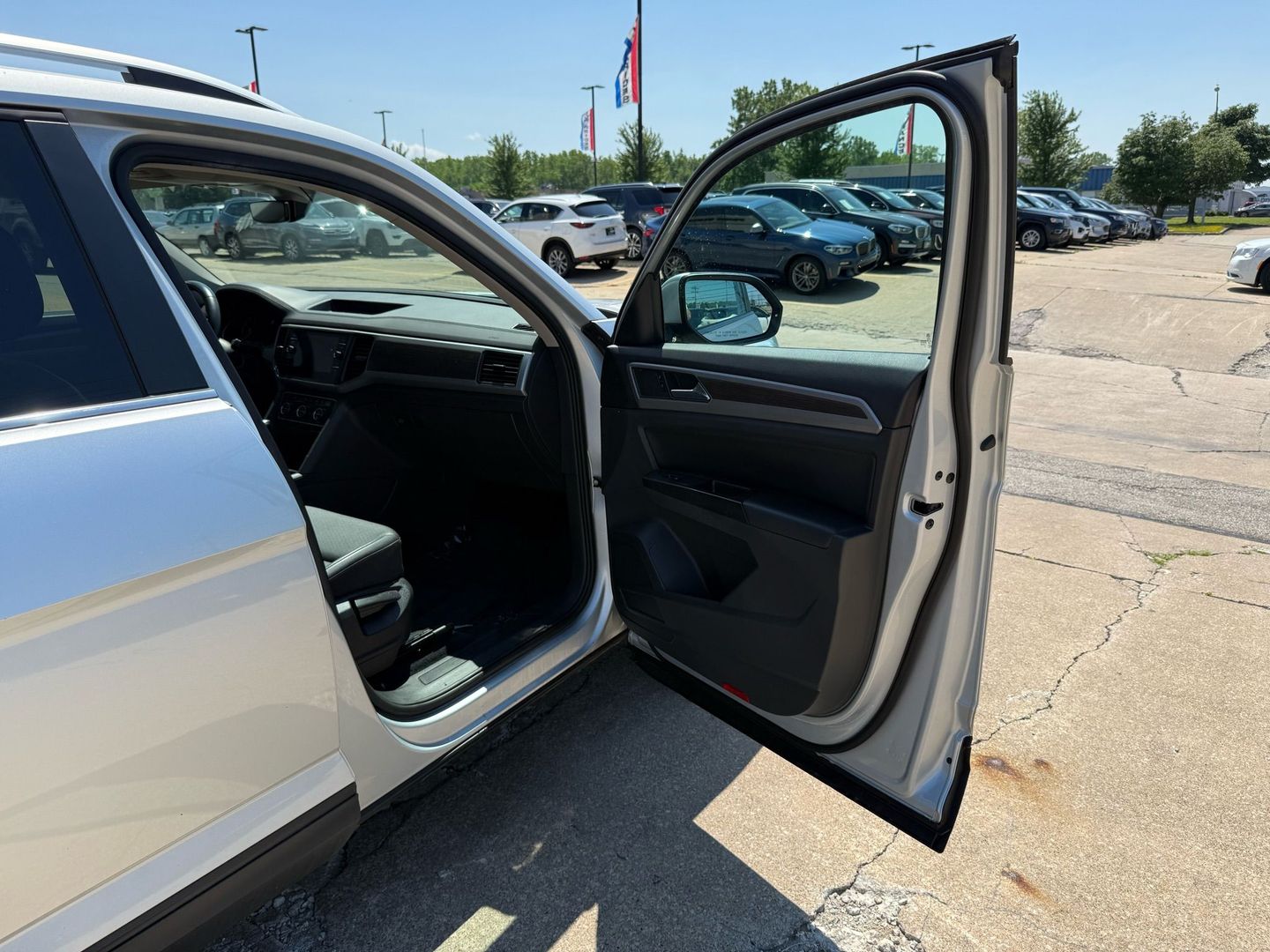 2019 Volkswagen Atlas - Image 25