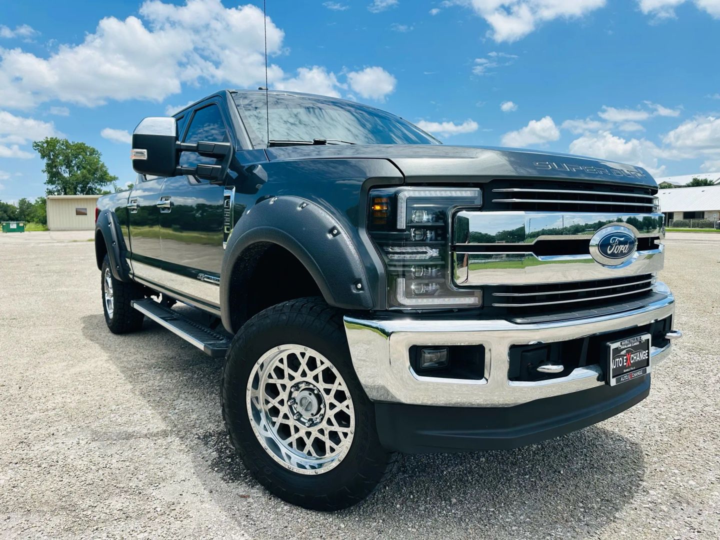 2017 Ford F250 Super Duty Crew Cab - Image 4