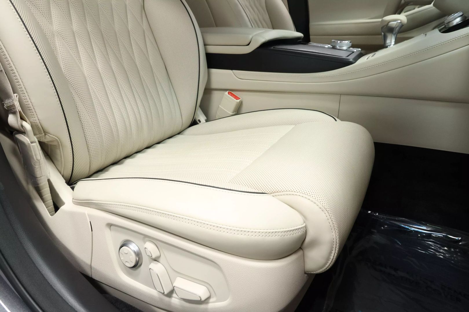 2020 Genesis G90 - Image 109