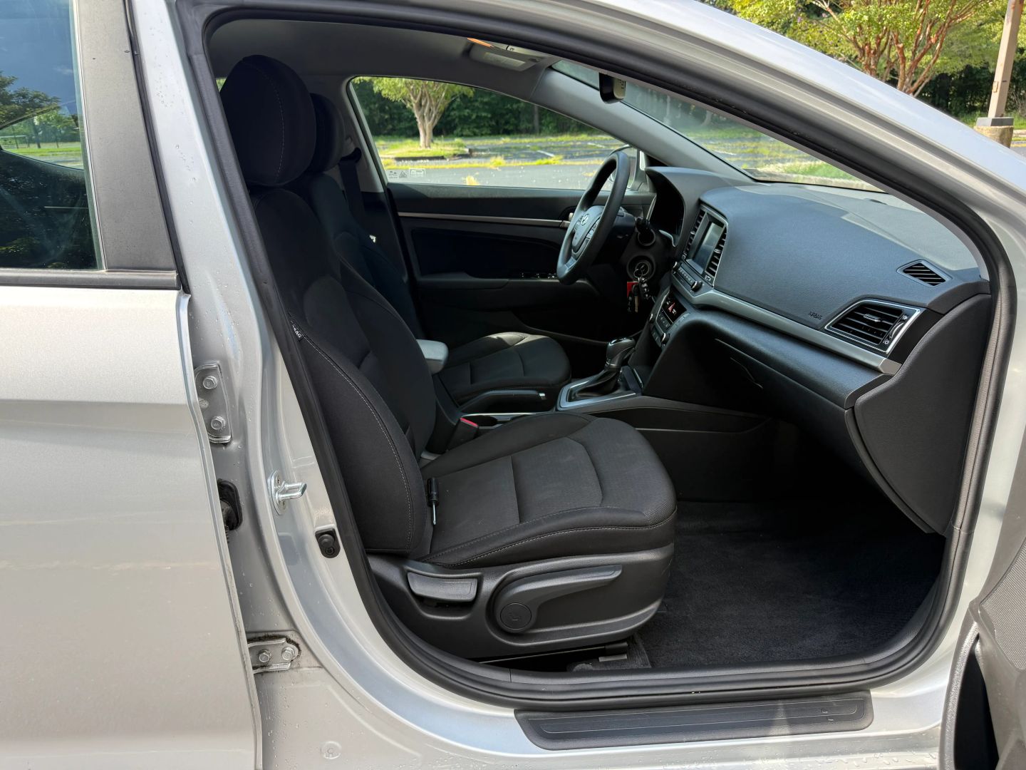 2018 Hyundai Elantra - Image 15