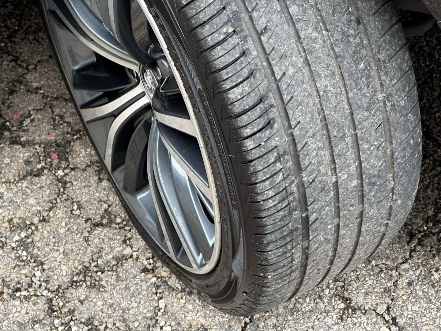 2019 Infiniti Q60 - Image 27
