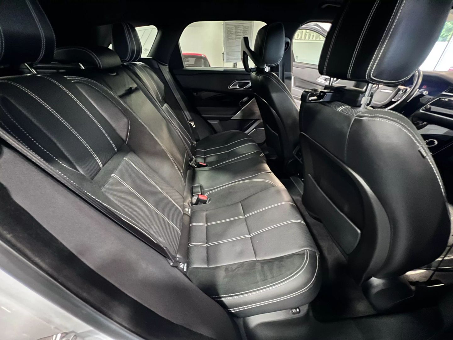 2019 Land Rover Range Rover Velar R-dynamic Se Sport Utility 4d - Image 28