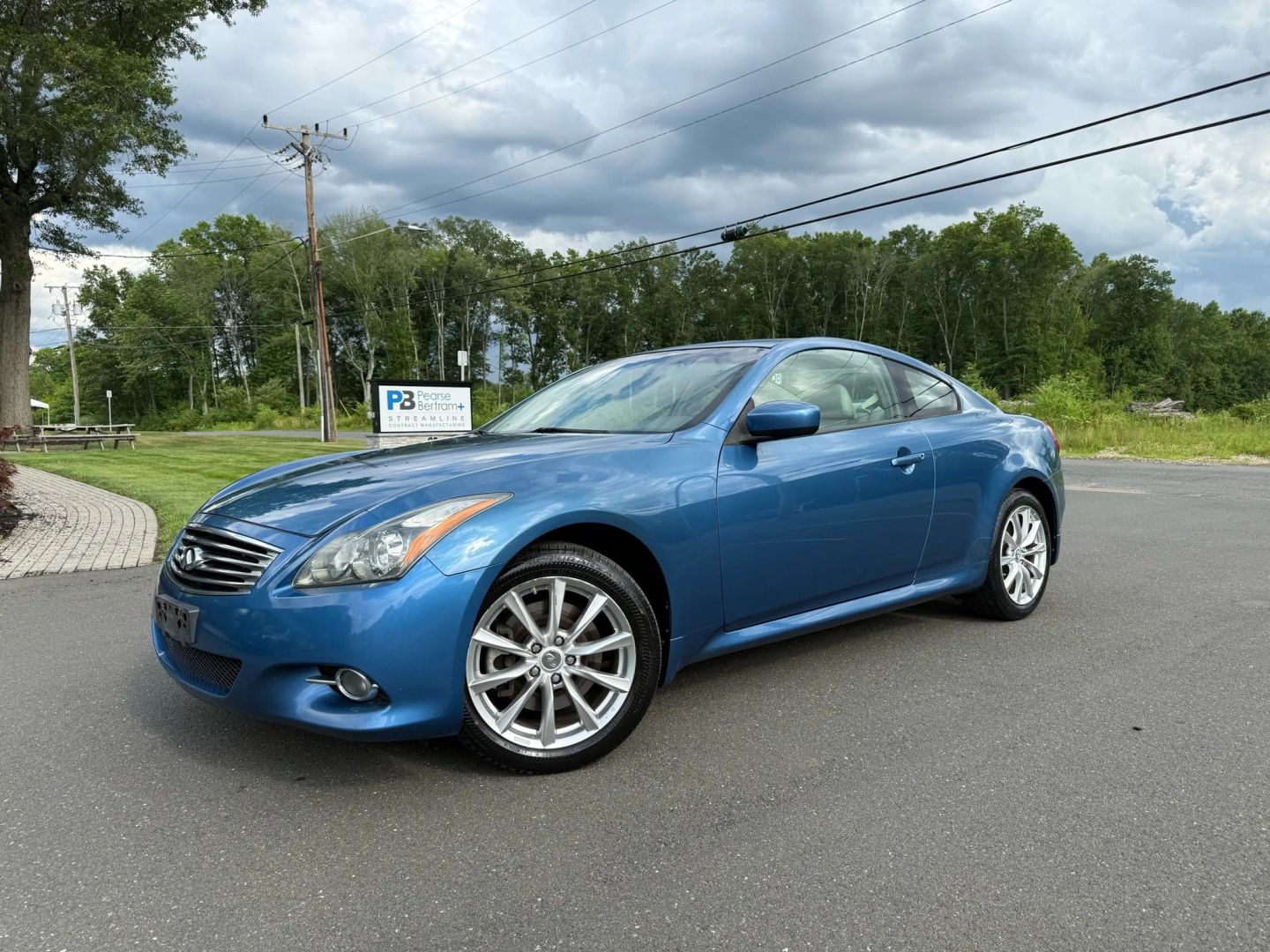 2011 Infiniti G37 Coupe x