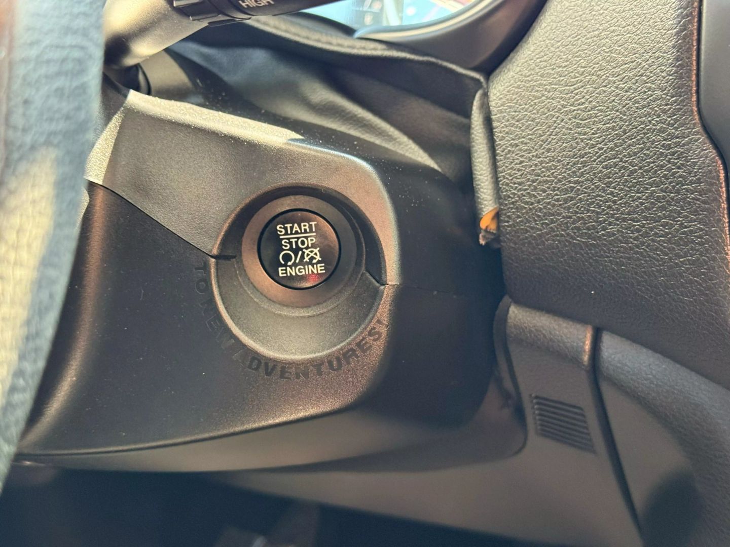 2016 Jeep Renegade - Image 31