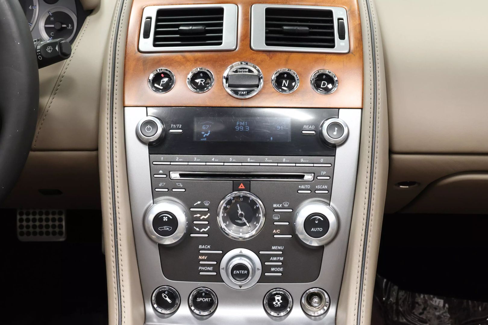 2015 Aston Martin Db9 - Image 32