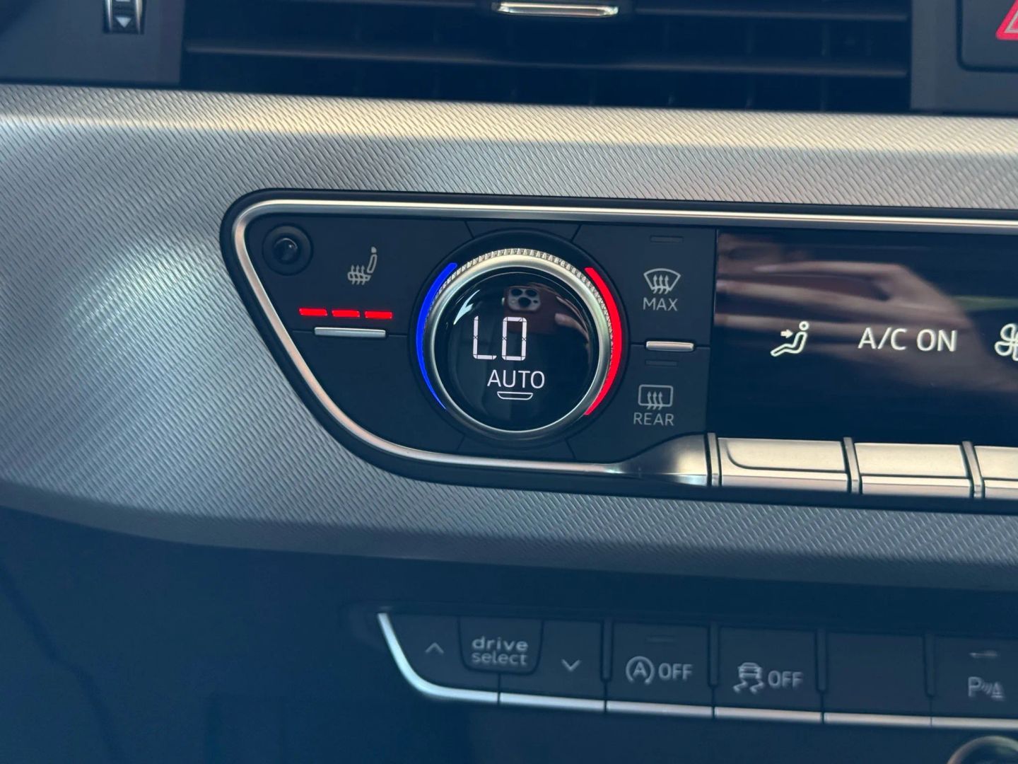 2017 Audi A4 - Image 26