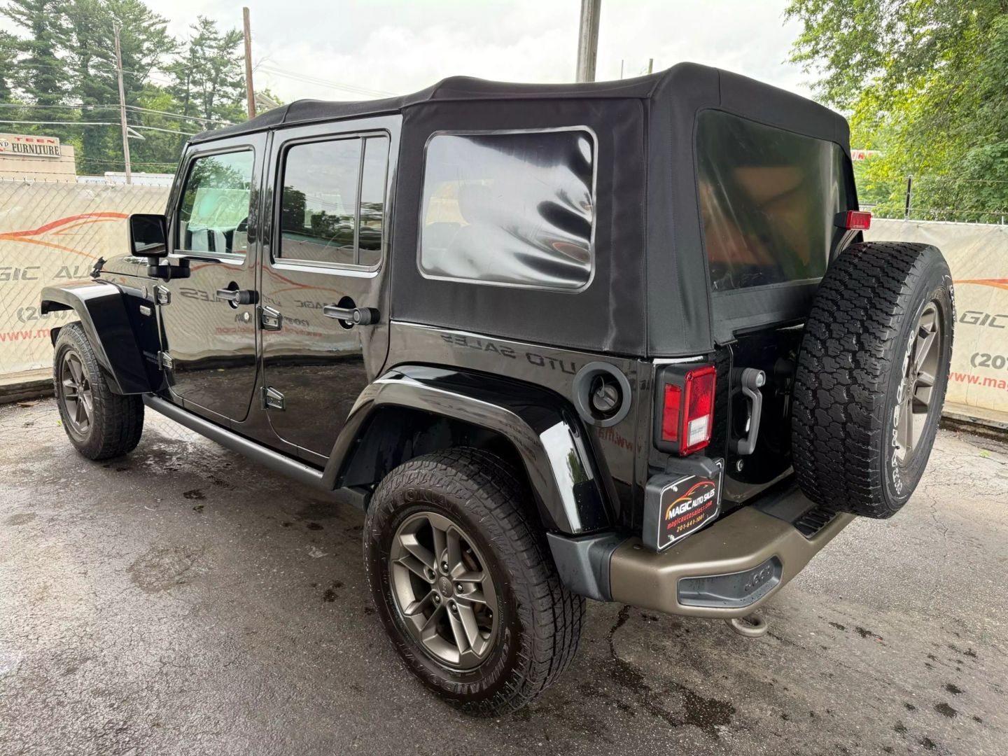 2017 Jeep Wrangler Unlimited - Image 12