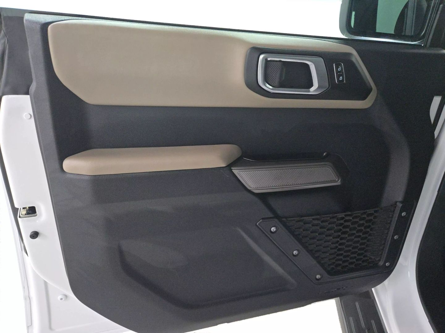 2023 Ford Bronco - Image 19