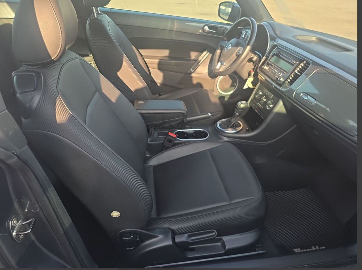 2014 Volkswagen Beetle - Image 13