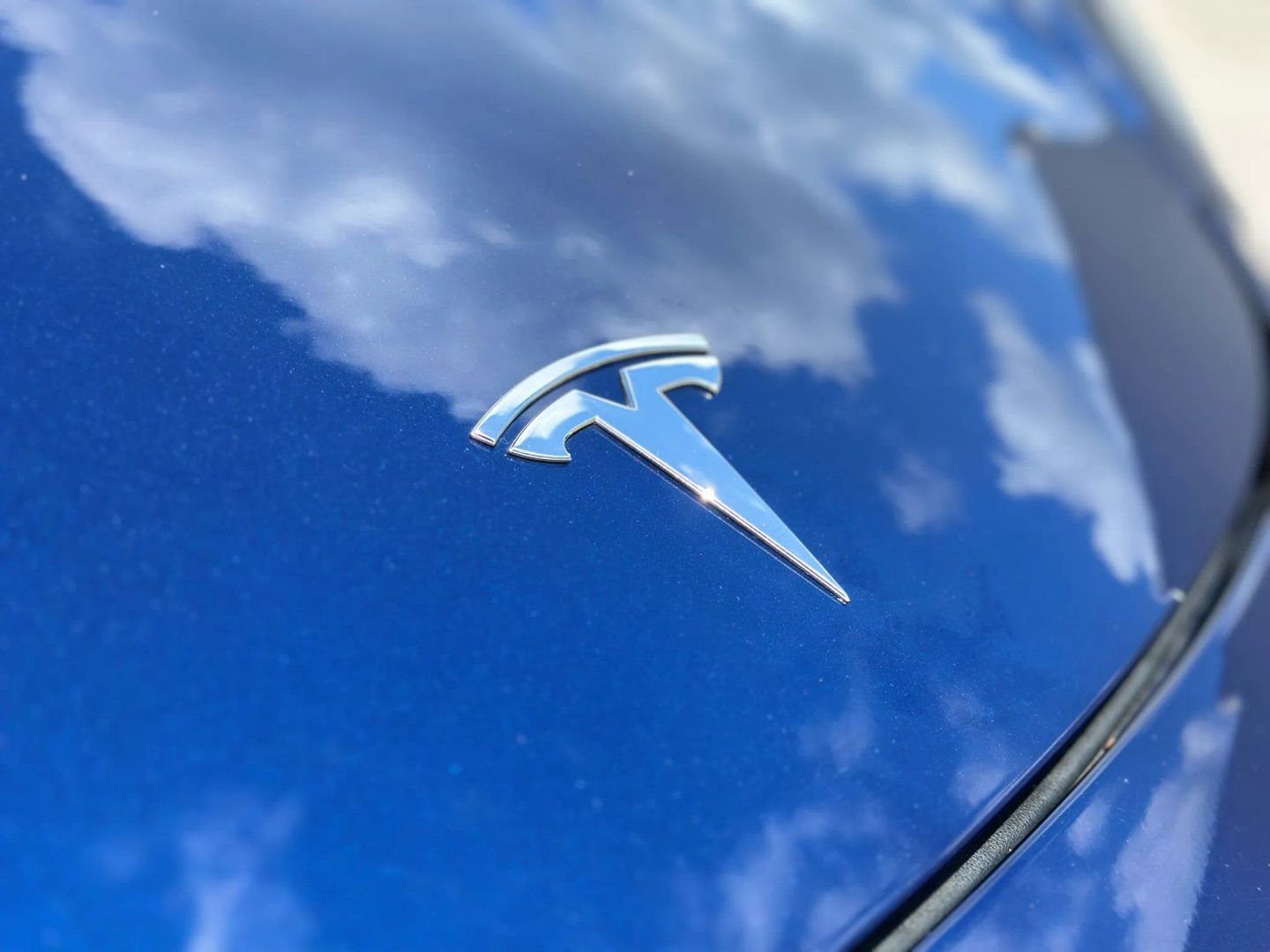 2018 TESLA MODEL 3 SEDAN DUAL ELECTRIC MOTORS LONG RANGE SEDAN 4D