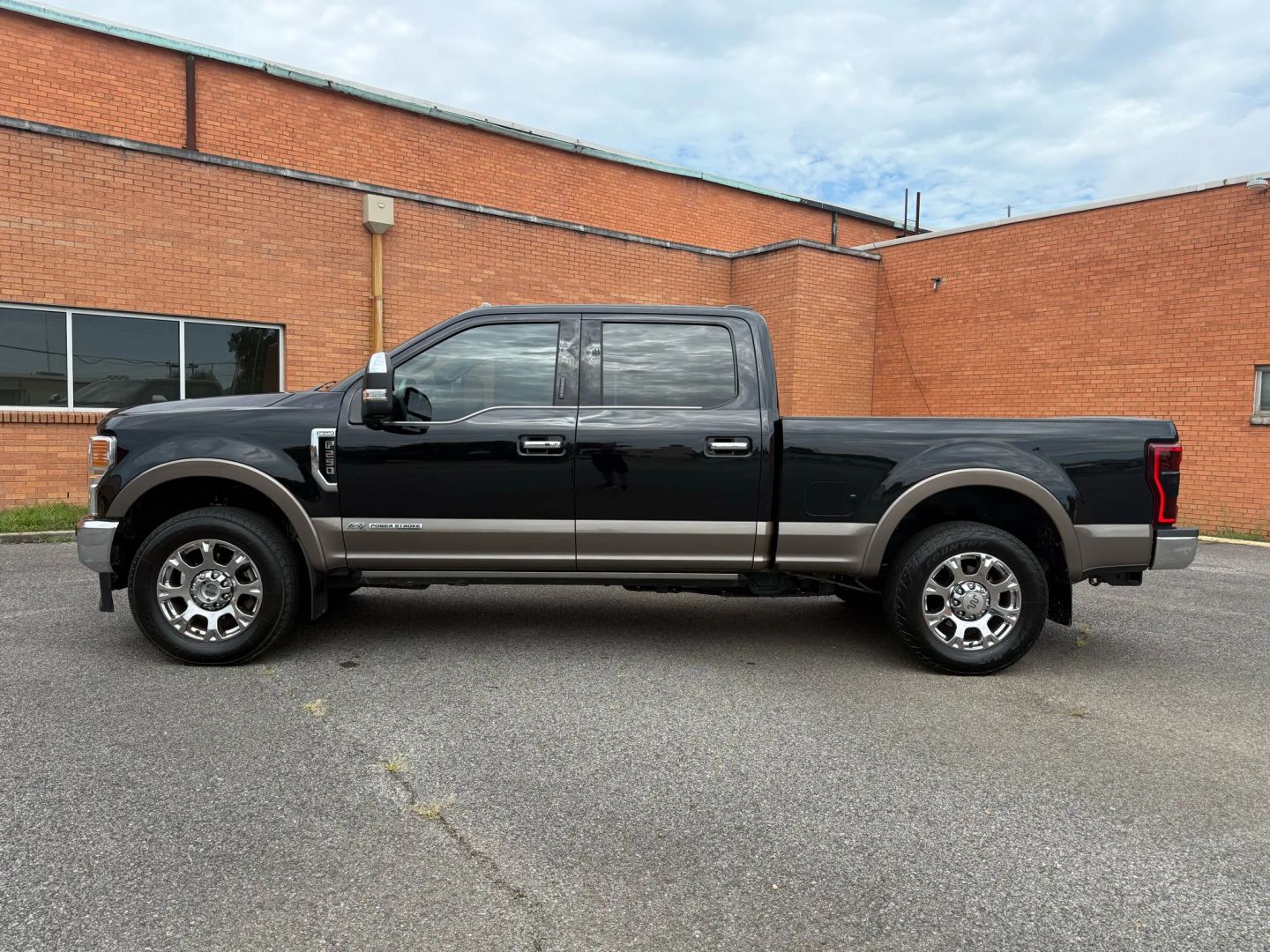 2020 Ford F250 Super Duty Crew Cab - Image 4