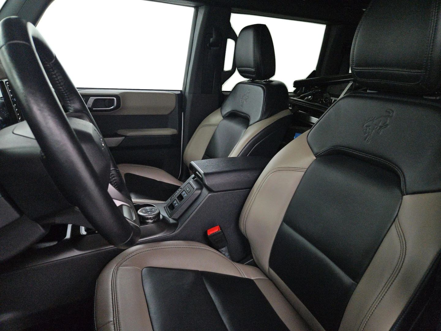 2023 Ford Bronco - Image 18