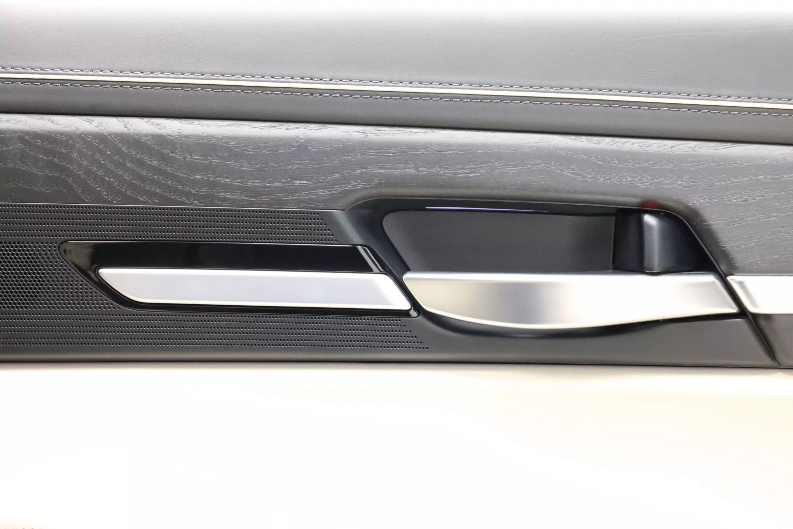 2020 Genesis G90 - Image 83